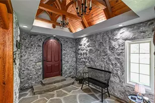 302 Ashbury Ct, Cranberry Township, PA 16066 - Photo 3
