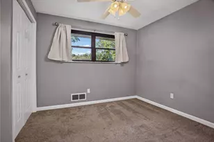 106 Susan Dr, Green Tree, PA 15220 - Photo 13