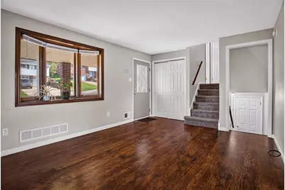 106 Susan Dr, Green Tree, PA 15220 - Photo 3