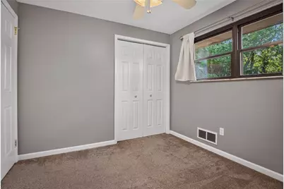 106 Susan Dr, Green Tree, PA 15220 - Photo 13