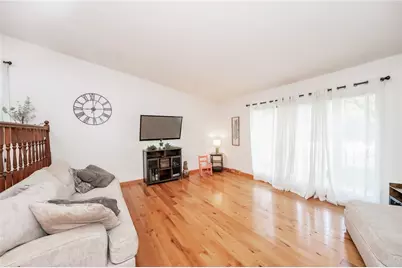 5210 Redwood Dr, White Township, PA 15701 - Photo 7