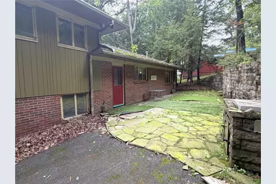 818 Fender Lane, Westmont Hilltop School District, PA 15905 - Photo 3