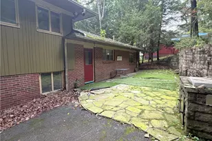 818 Fender Ln, Westmont Hilltop School District, PA 15905 - Photo 3