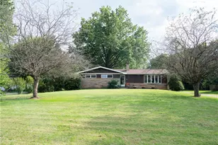 152 Oak Ridge Dr, Penn Township, PA 16002 - Photo 3