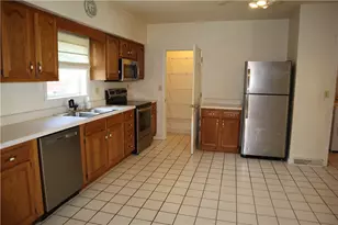 308 College Ave, Mt Pleasant Boro, PA 15666 - Photo 3