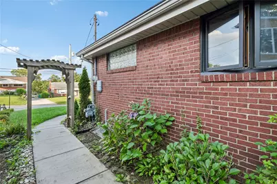 478 Balconade Dr, Pittsburgh, PA 15236 - Photo 7