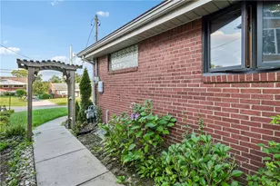 478 Balconade Dr, Pittsburgh, PA 15236 - Photo 7