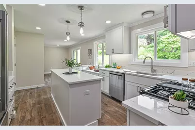10022 Oakridge Dr, Pittsburgh, PA 15090 - Photo 5