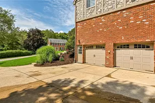 10022 Oakridge Dr, Pittsburgh, PA 15090 - Photo 3