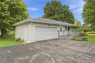 3825 Morefield Rd, Hermitage, PA 16148 - Photo 3