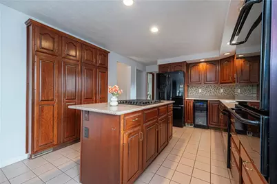 990 El Rancho Dr, Green Tree, PA 15220 - Photo 9