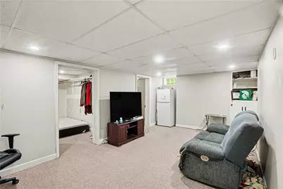 16 W Moody Ave, New Castle, PA 16101 - Photo 17