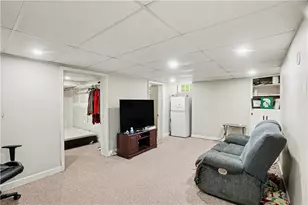 16 W Moody Ave, New Castle, PA 16101 - Photo 17