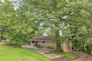 270 McKim Dr, Pittsburgh, PA 15239 - Photo 3
