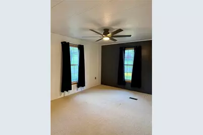 410 Meadows Dr, Washington Township, PA 15613 - Photo 9