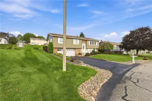 1316 Maplehurst Dr, Somerset Boro, PA 15501 - Photo 3