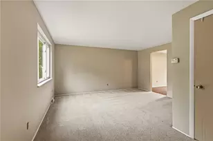 498 Maple Rd, Pittsburgh, PA 15239 - Photo 3