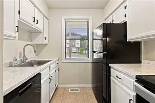 187 Woodhaven Dr, Seven Fields Boro, PA 16046 - Photo 9