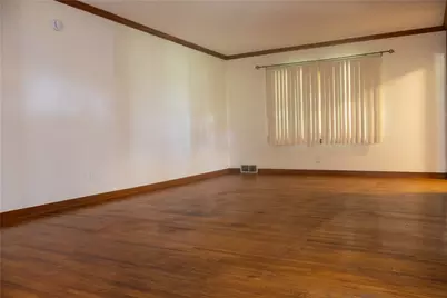 6929 Monroe Ave, West Mifflin, PA 15122 - Photo 5