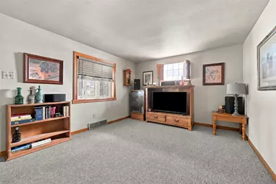 718 Laura St, West Mifflin, PA 15122 - Photo 7