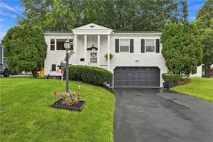 1369 Wakefield Dr, Hermitage, PA 16148 - Photo 1