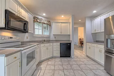 2203 Hunt Club Dr, Hempfield Township, PA 15601 - Photo 7