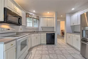 2203 Hunt Club Dr, Hempfield Township, PA 15601 - Photo 7