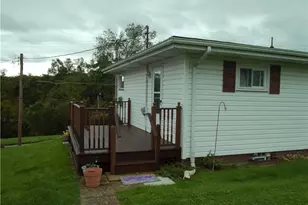 47 Cherry Ave, Mt Pleasant Boro, PA 15666 - Photo 3