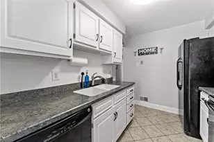 395 Hemlock Ct, Ross Twp, PA 15237 - Photo 13