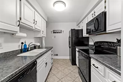395 Hemlock Ct, Ross Twp, PA 15237 - Photo 11