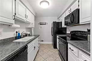 395 Hemlock Ct, Ross Twp, PA 15237 - Photo 11