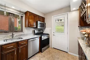 425 Brierly Ln, Munhall, PA 15120 - Photo 13