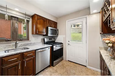 425 Brierly Ln, Munhall, PA 15120 - Photo 13
