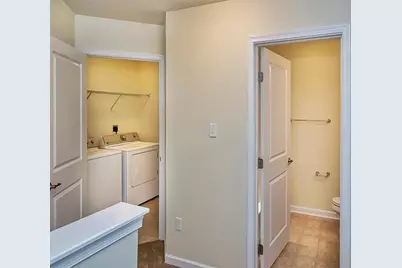 261 Broadstone Dr, Adams Township, PA 16046 - Photo 13