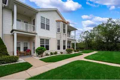 242 Adams Pointe Boulevard #10, Adams Township, PA 16046 - Photo 3