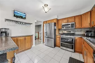 123 Manchester Dr, Hempfield Township, PA 15642 - Photo 9