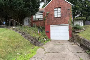 548 Burton Dr, Pittsburgh, PA 15235 - Photo 1