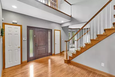 402 Honey Locust Dr, Cranberry Township, PA 16066 - Photo 5