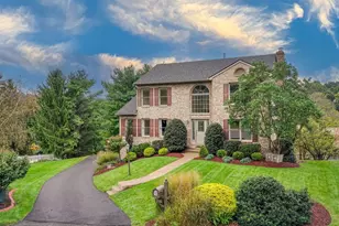 704 Red Barn Ct, Bethel Park, PA 15102 - Photo 3