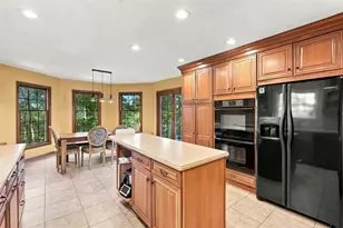 2525 Lindenwood Dr, Pittsburgh, PA 15090 - Photo 9