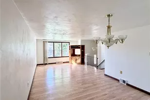 722 Courtview Dr, Hempfield Township, PA 15601 - Photo 5