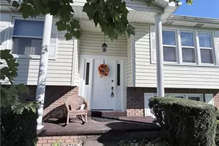 722 Courtview Dr, Hempfield Township, PA 15601 - Photo 3
