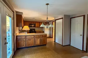 210 Courtney Pl, Pittsburgh, PA 15090 - Photo 9