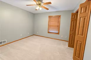1043 Timberwood Dr, Chippewa Township, PA 15010 - Photo 9
