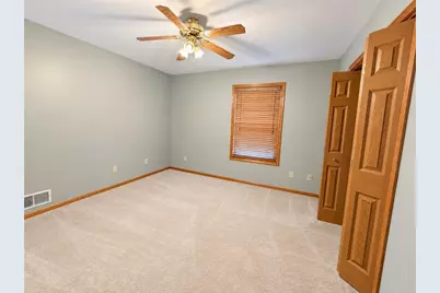 1043 Timberwood Dr, Chippewa Township, PA 15010 - Photo 9