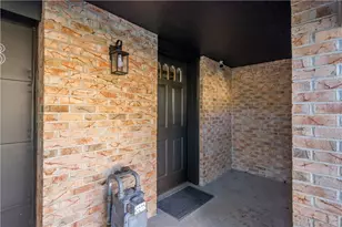303 Sonnybrook Ct, Bethel Park, PA 15102 - Photo 3
