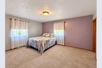 2924 Glenda Dr, Scott Township, PA 16101 - Photo 9