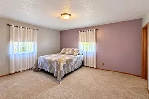 2924 Glenda Dr, Scott Township, PA 16101 - Photo 9