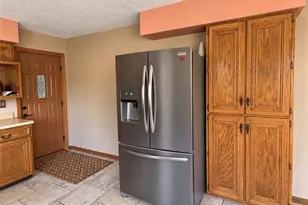 2924 Glenda Dr, Scott Township, PA 16101 - Photo 7