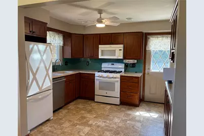 230 McCartney Dr, Moon/Crescent Twp, PA 15108 - Photo 7